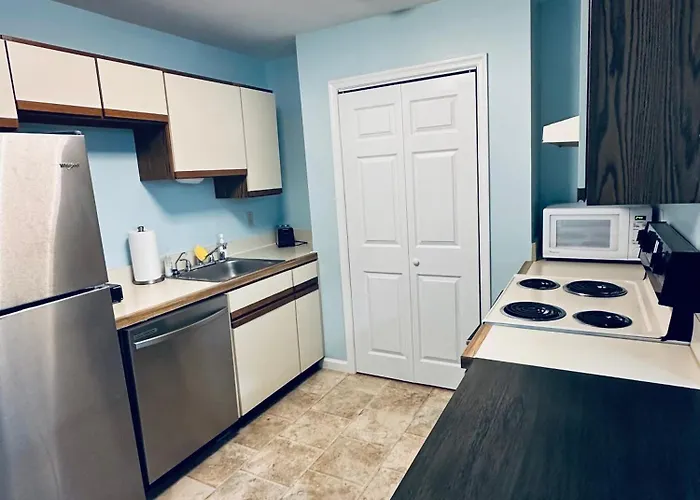 Cozy Walking Distance From With Private Patio Apartment